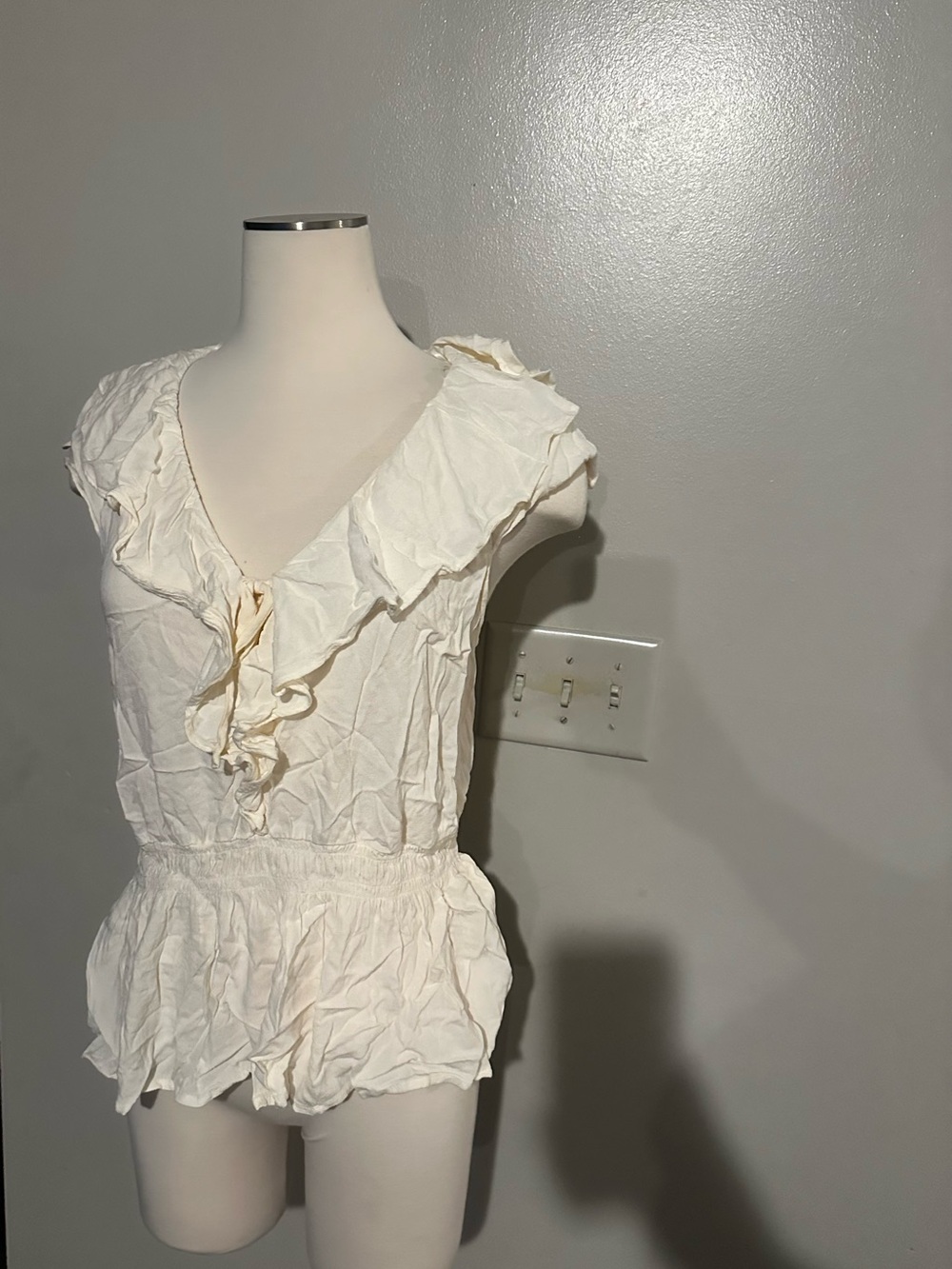 Old Navy Cream Ruffle V-Neck Peplum Top
